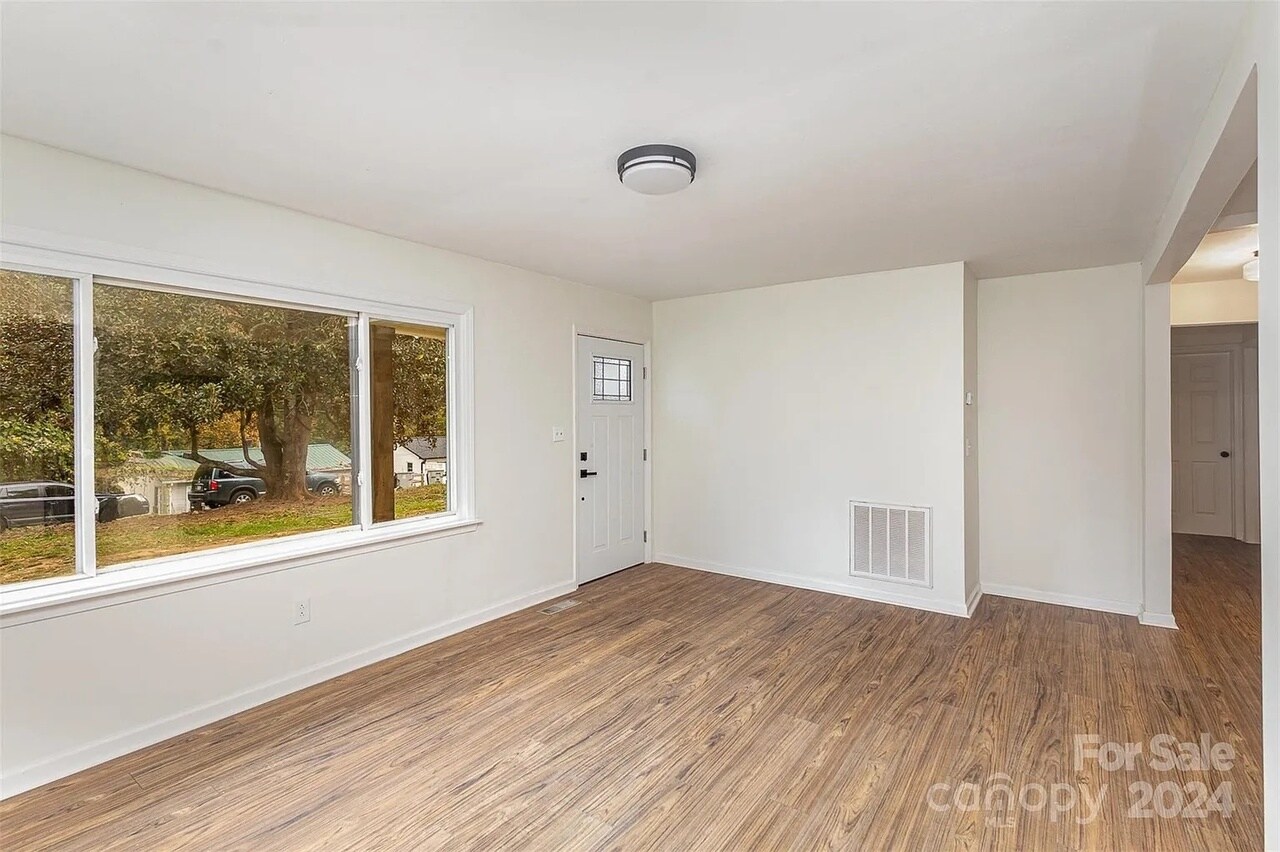 Building Photo - 525 Arlington Cir NW