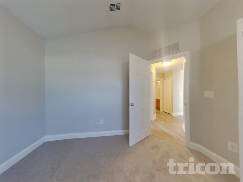 Building Photo - 961 Misty Maple Ct