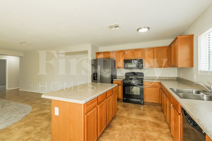 Building Photo - 5878 E Cedarbird Dr