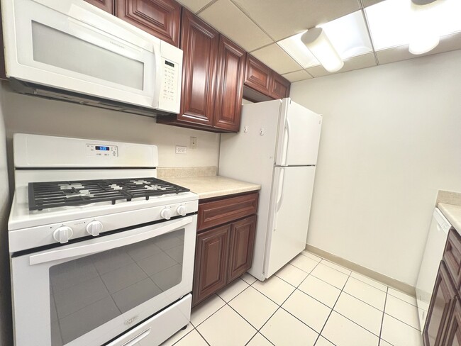 Building Photo - 228 E Bailey Rd