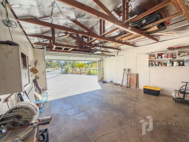 Building Photo - 1094 Manzanita Ave