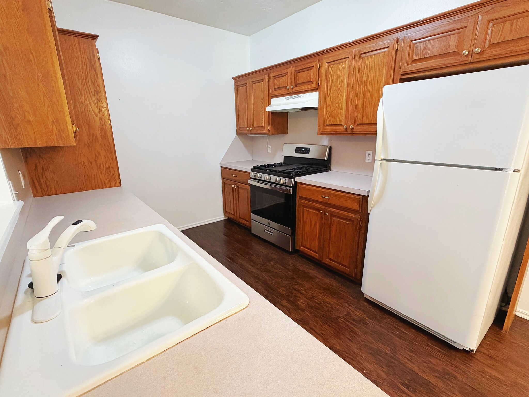 kitchen - 5320 W 7th Ave
