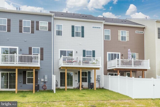 Building Photo - 105 Burkwood Ter
