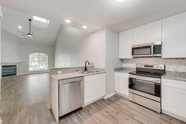 Kitchen - McFarlin Place Apartments