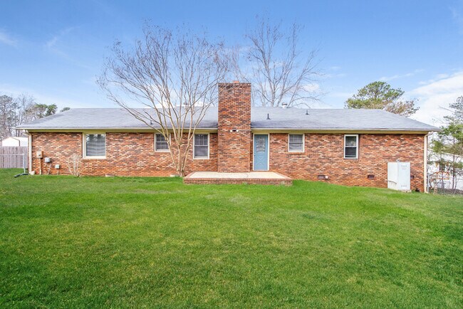 Building Photo - 1202 Green Fern Dr
