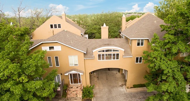 Building Photo - 1900 San Gabriel St