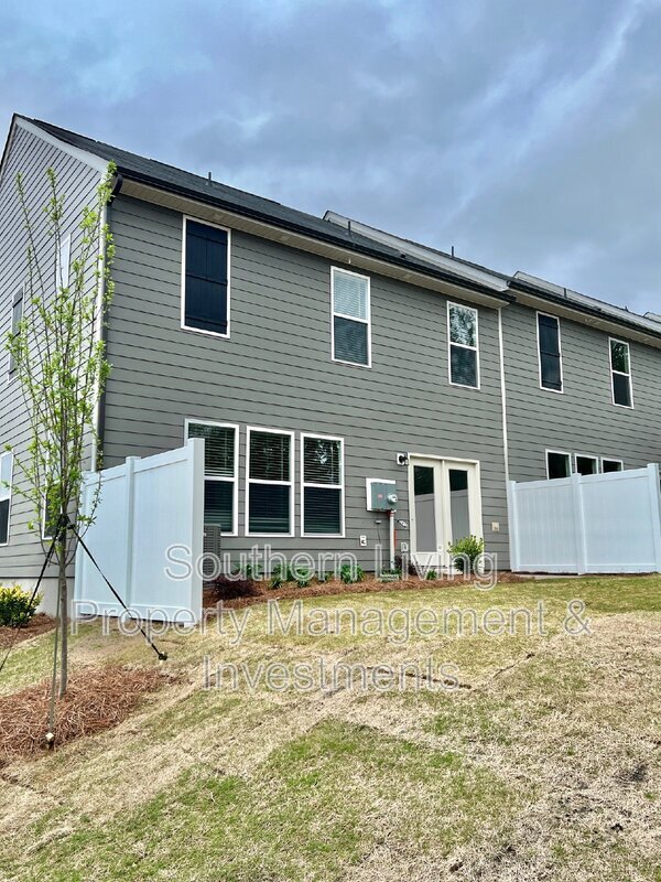 Building Photo - 13108 Rover St