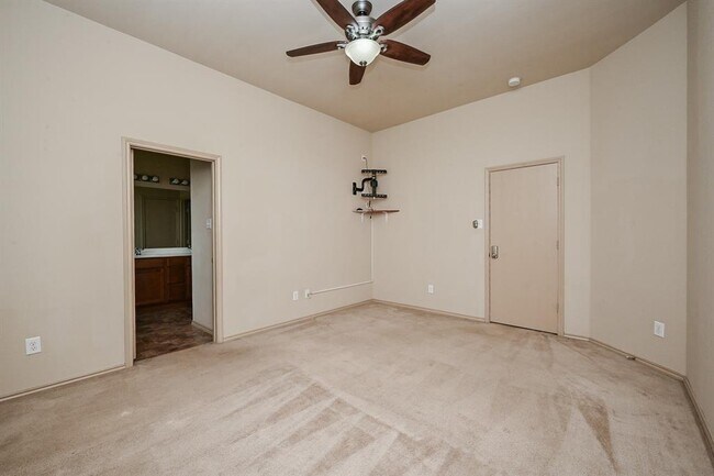 Building Photo - 20603 Flintoff Ln