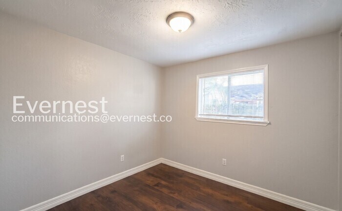Building Photo - 1379 Dell Dale St