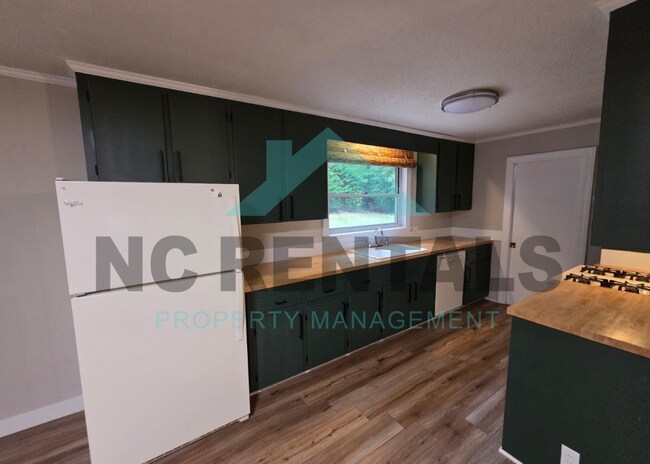 Building Photo - 706 Hedrick Dr