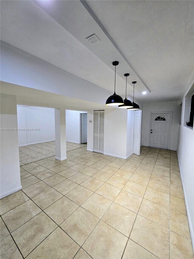 Building Photo - 120 NW 43rd Pl