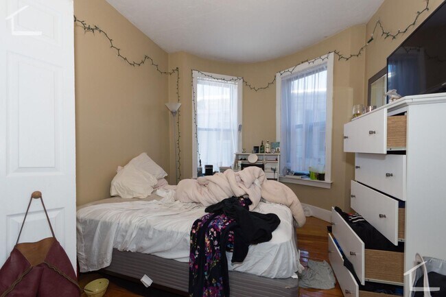 Building Photo - Renovated Allston / BU West Campus 3 Bed/2 Bath for September 1st