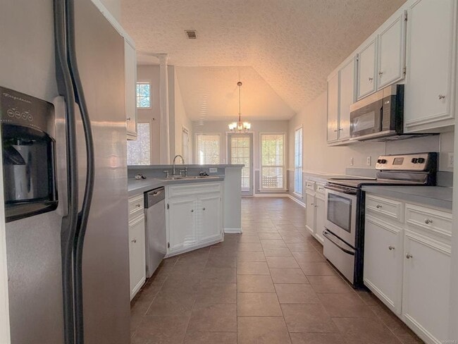 Building Photo - 905 Daisy Ct