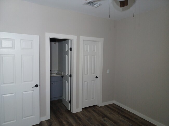 Building Photo - 1945 E Washington St