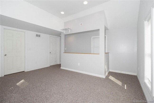 Building Photo - 690 Plainville Ave