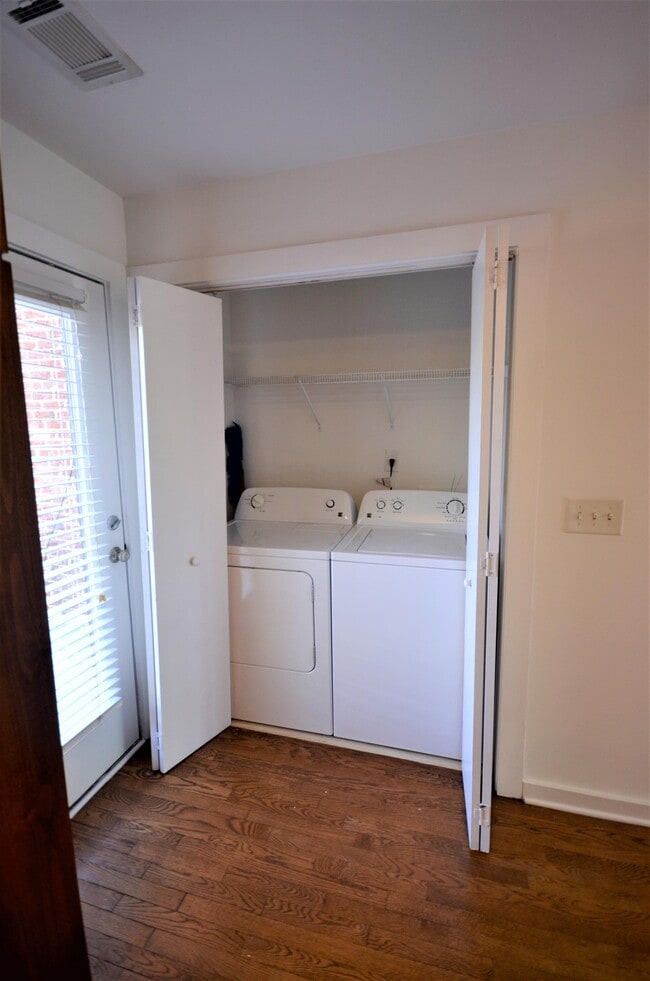 Building Photo - 142 Moreland Ave SE