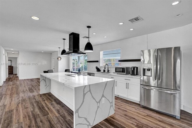 Building Photo - 2106 NE 16th Ave