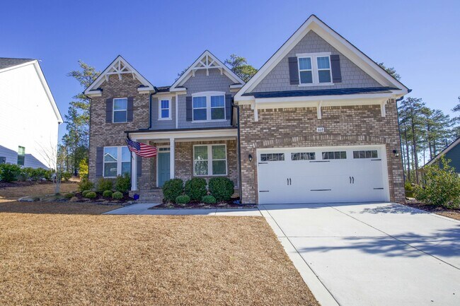 Building Photo - Charming 4 Bedroom Rental Home with Spacio...
