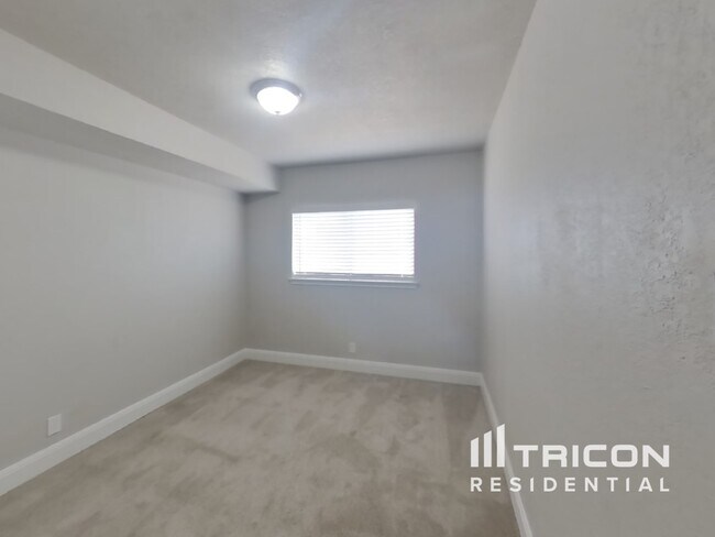 Building Photo - 8755 Ridge Moon Dr
