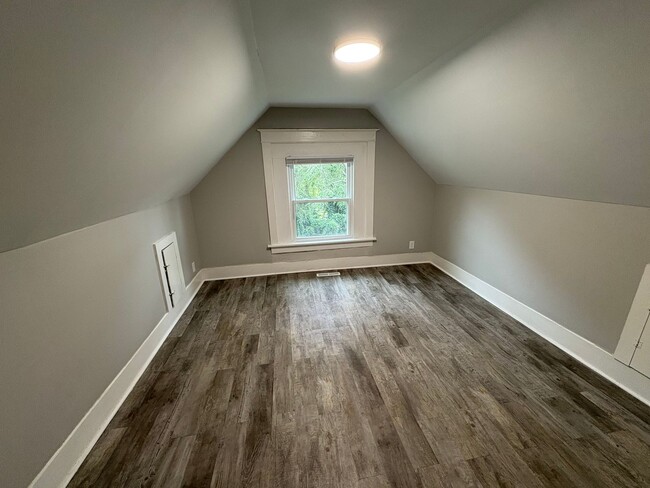 Building Photo - Beautiful 4 Bedroom  House
