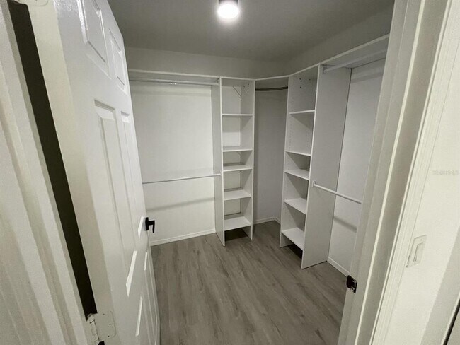 Building Photo - 827 Camargo Way