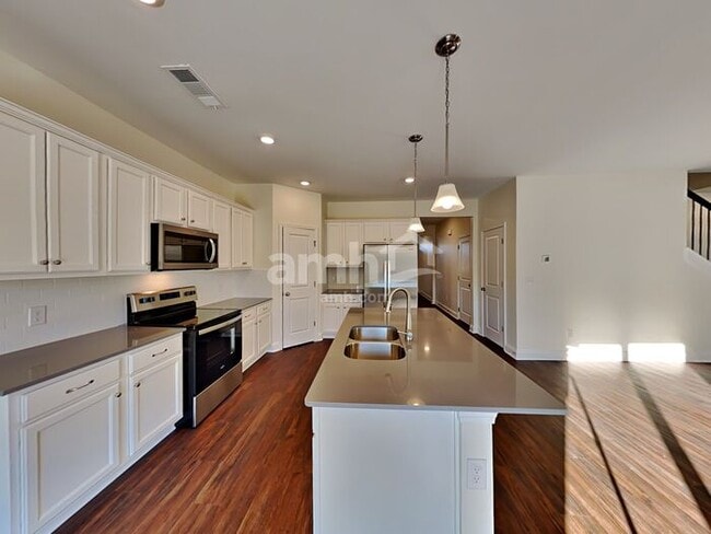 Building Photo - 2068 Williamshire Ln