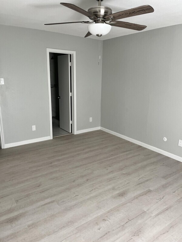 Building Photo - 7522 Holly Hill Dr