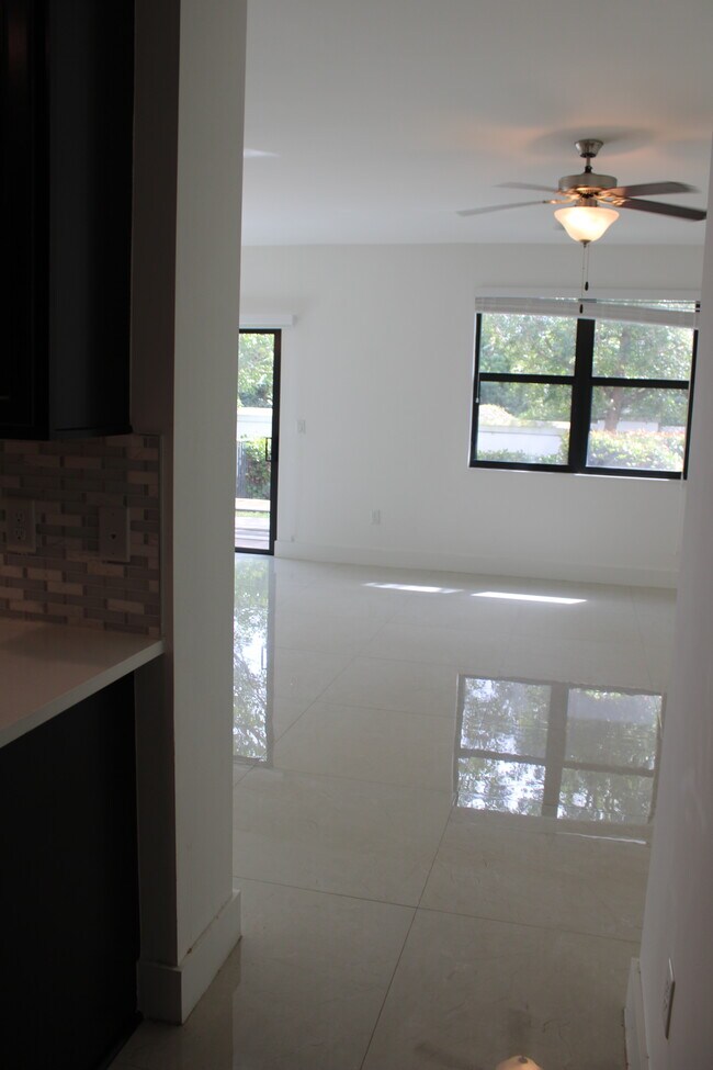 Building Photo - 4536 E Aqua Bella Ln