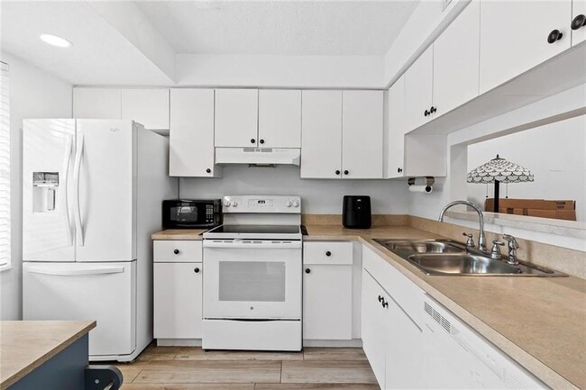 Building Photo - 247 City View Dr