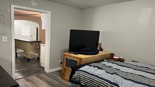 Building Photo - 8210 E 6th St