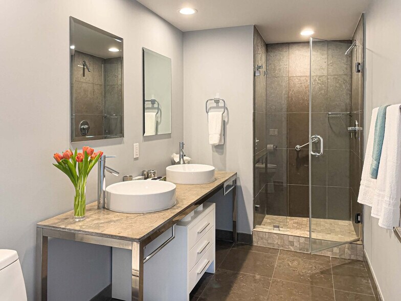 Building Photo - 485 Brickell Ave