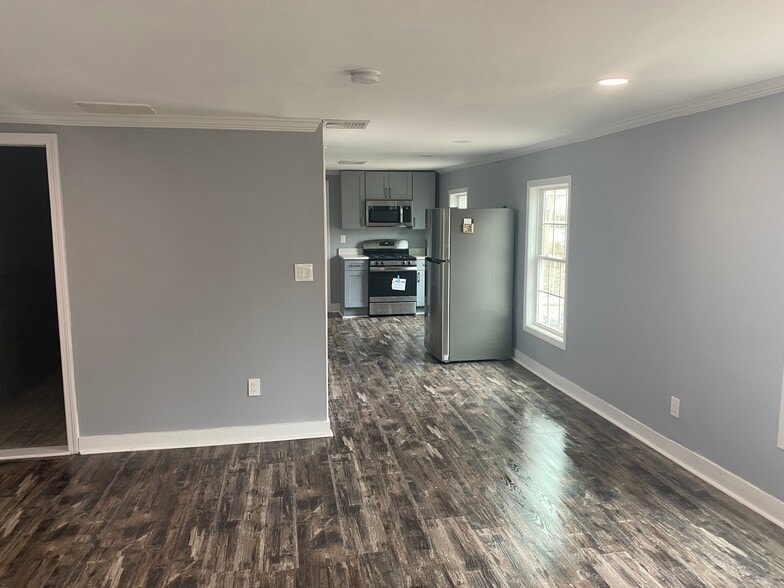 Building Photo - 44 Bridgeport Ave