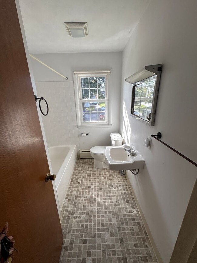 Building Photo - 2 Bedroom 2nd Floor Suburban SD-Parking