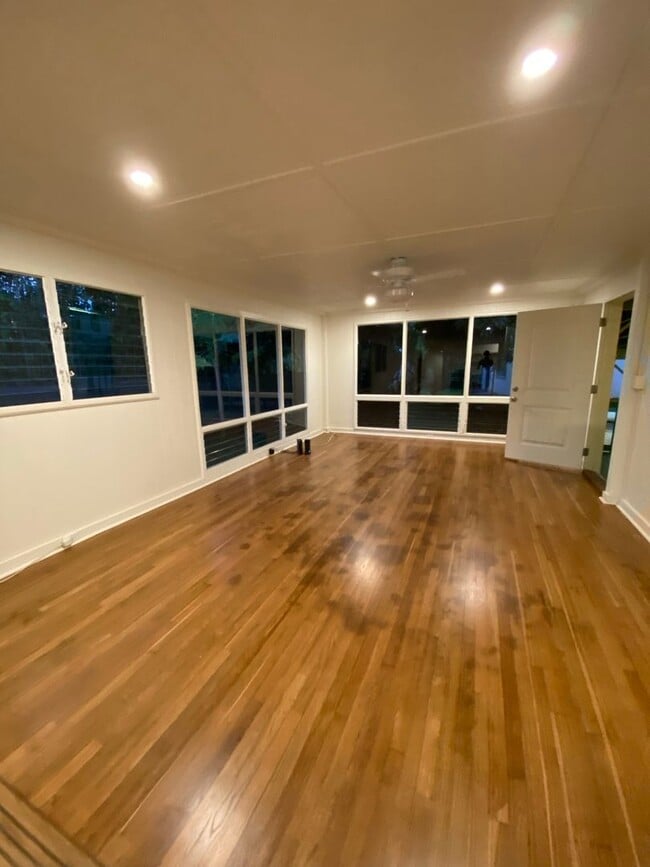 Building Photo - 3 Bedroom 2 Bath home in Hanalei w/Media Room