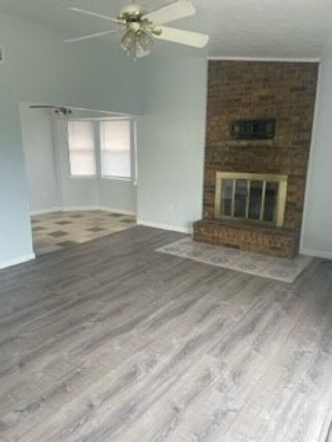 Building Photo - 6049 SW Atterbury Dr