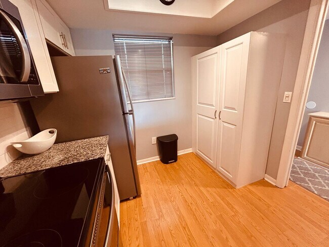 Building Photo - 2050 Oleander Blvd