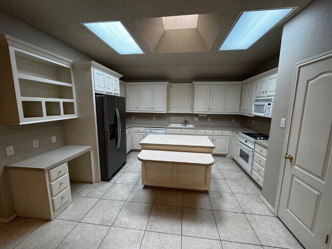 Building Photo - Stunning 2-Bedroom Lubbock Home with Cozy ...