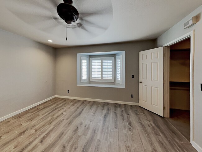 Building Photo - 4825 W Bluebell Way