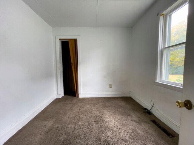 Building Photo - Fall into this cozy 3-Bedroom Home with a fenced in yard & detached garage!