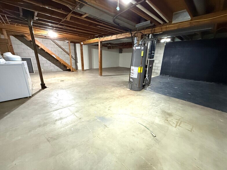 Building Photo - 1814 Spruce Dr