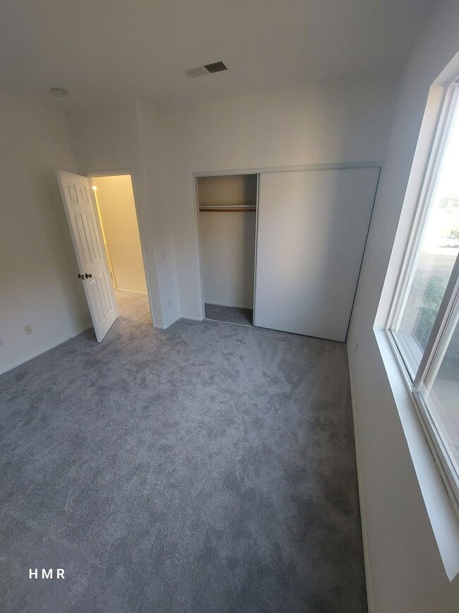 Building Photo - Stunning Two-Story Home with 4 Bedrooms an...