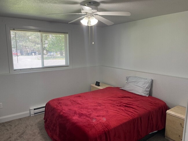 Building Photo - Charming Heights Condo- Half off first months rent!