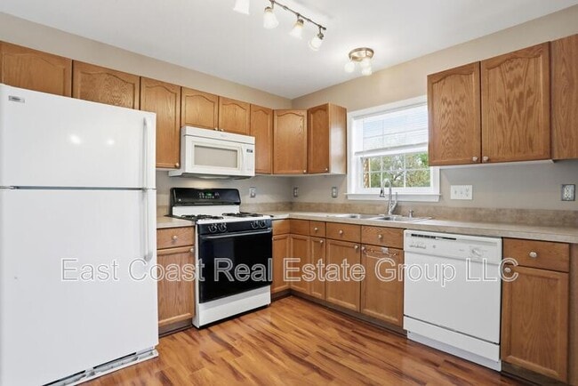Building Photo - 808 Marquette Dr