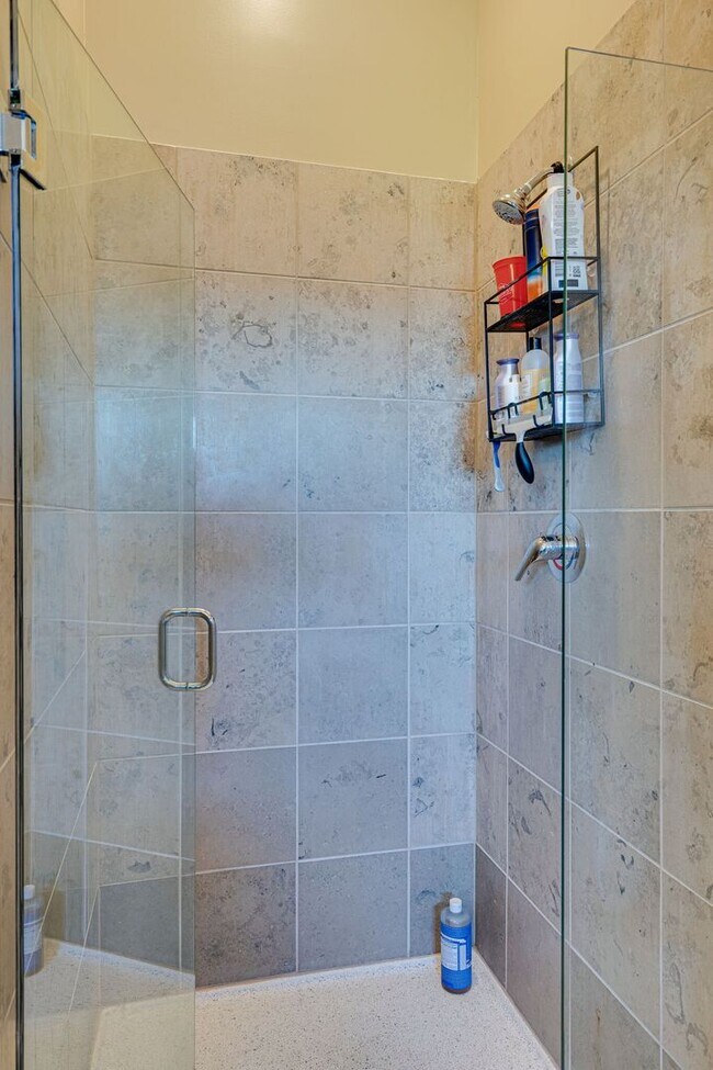 Building Photo - Stunning 3BR/2.5BA Condo in Prime Belmont/...