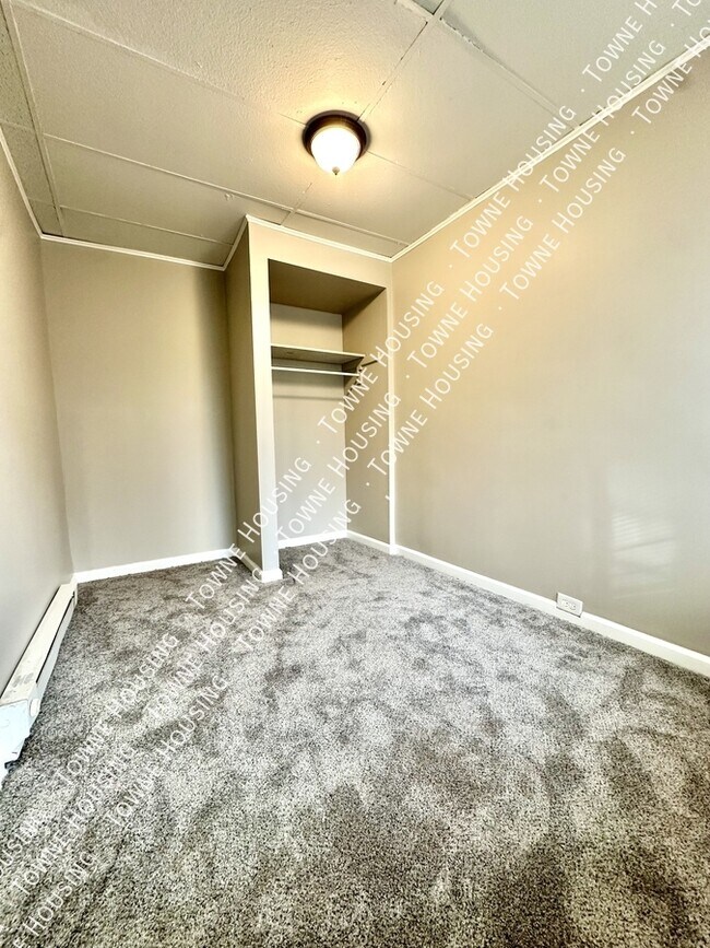 Building Photo - 40 Lawrence Pl