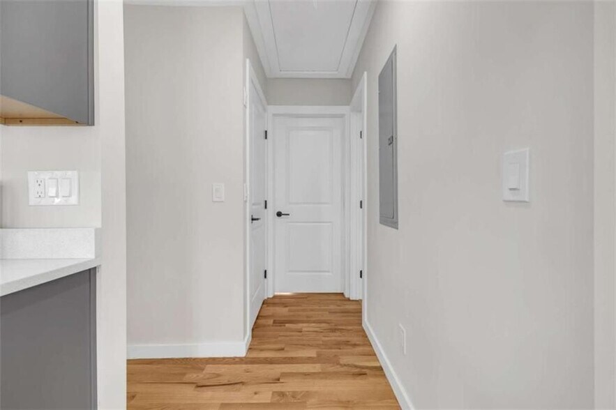 Building Photo - 1427 Lorenzo Dr SW