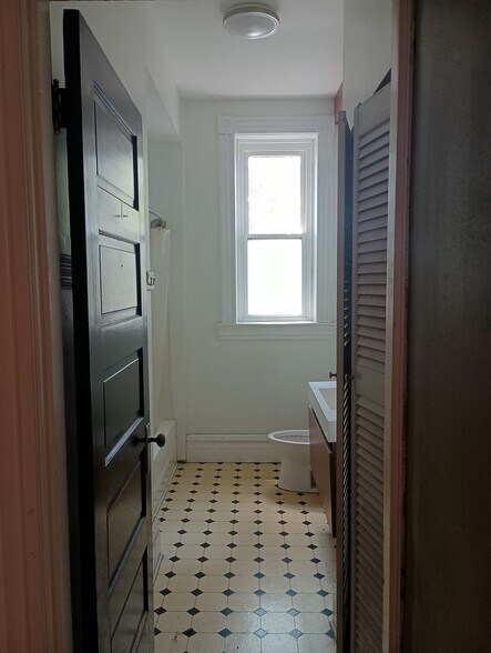 Building Photo - 4386 Chouteau Ave
