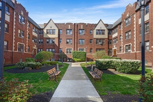 Courtyard-Front Of Building - Ridley Manor
