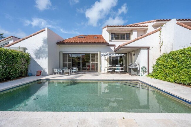 Building Photo - 2592 Sheltingham Dr