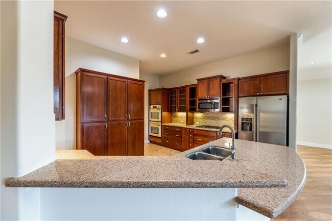 Building Photo - 4001 Sapphire Loop